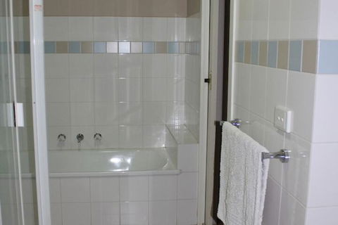 Australian Home Away At Box Hill 2 Bedroom - Darwin Tourism 7