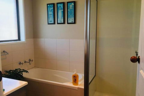 QUEEN BEDROOM FRIENDLY HOME PORTLAND - Darwin Tourism 3