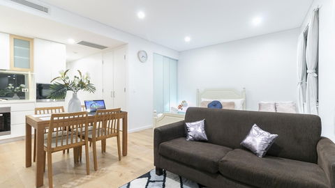 B06-darling Harbour Studio - Darwin Tourism 1