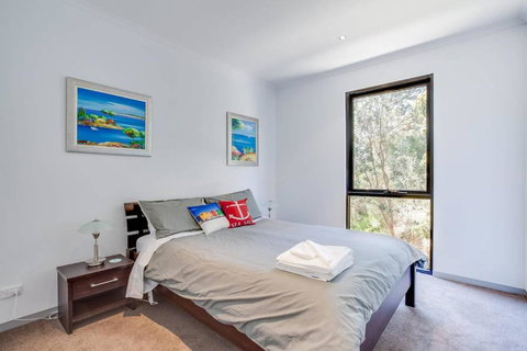 Beautiful Beachfront Apartment At Capel Sound - Darwin Tourism 1