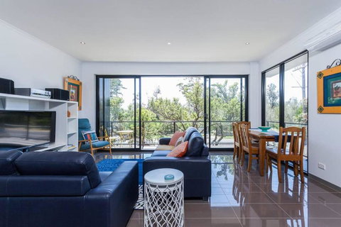 Beautiful Beachfront Apartment At Capel Sound - Darwin Tourism 4