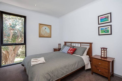 Beautiful Beachfront Apartment At Capel Sound - Darwin Tourism 2