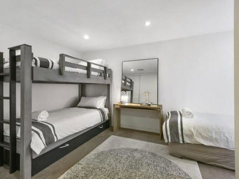 LOUTTIT BAY APARTMENT 2 Main Street With Wifi & Views - Darwin Tourism 5