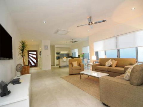 BEACH RETREAT At PALM COVE - Darwin Tourism 3