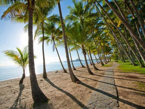 BEACH RETREAT At PALM COVE - Darwin Tourism 2