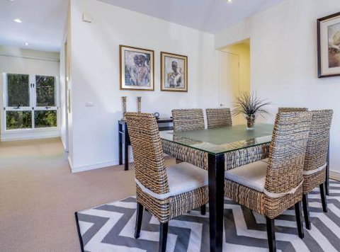 COASTAL SOUL VILLA At BROADBEACH - Darwin Tourism 3