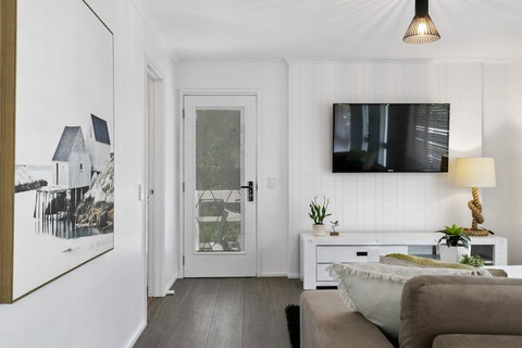 Beauty AND THE Peace - Inlet Side - Darwin Tourism 2