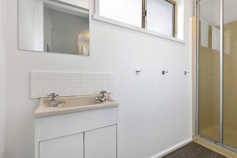 Beauty AND THE Peace - Inlet Side - Darwin Tourism 0