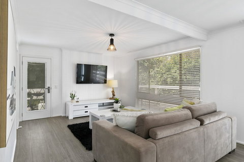 Beauty AND THE Peace - Inlet Side - Darwin Tourism 4