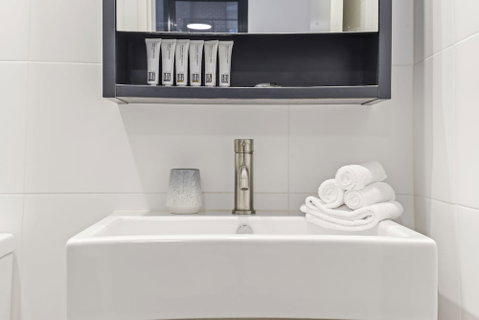 HomeHotel Stylish Apt Next To Train & Westfield - Darwin Tourism 5