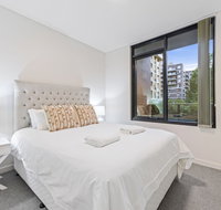HomeHotel Stylish Apt next to Train  Westfield - Darwin Tourism