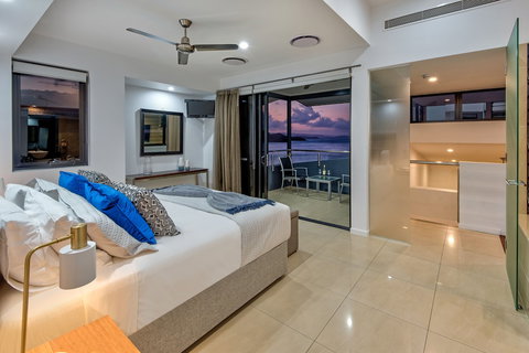 Villa 16 The Edge Oceanfront Deluxe 3 Bedroom Near Marina With Golf Buggy - Darwin Tourism 3