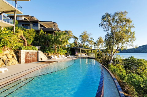 Villa 16 The Edge Oceanfront Deluxe 3 Bedroom Near Marina With Golf Buggy - Darwin Tourism 2