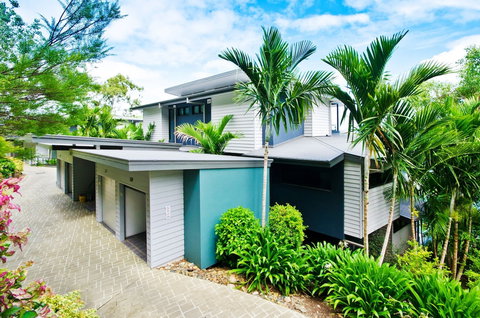 Villa 16 The Edge Oceanfront Deluxe 3 Bedroom Near Marina With Golf Buggy - Darwin Tourism 0