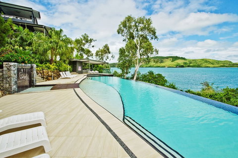 Villa 16 The Edge Oceanfront Deluxe 3 Bedroom Near Marina With Golf Buggy - Darwin Tourism 1