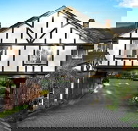 Elizabethan Lodge - Darwin Tourism