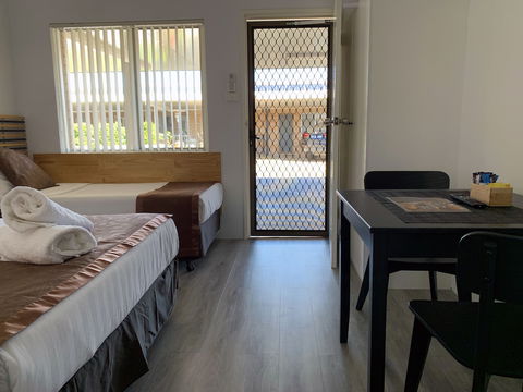 Baths Motel - Darwin Tourism 6
