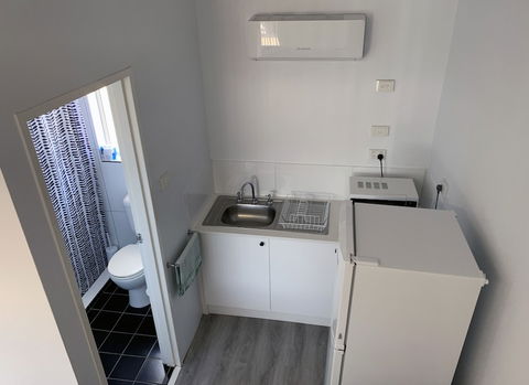 Baths Motel - Darwin Tourism 5