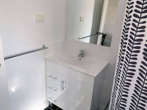 Baths Motel - Darwin Tourism 2