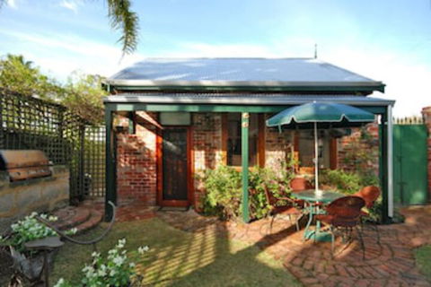 Above Bored Bed & Breakfast - Darwin Tourism 0