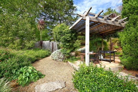 Hills Havens Cottages - Darwin Tourism 2
