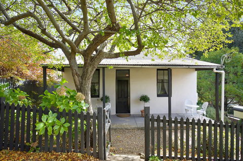 Hills Havens Cottages - Darwin Tourism 1