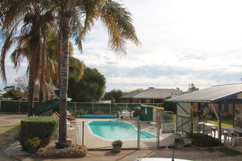 Lone Pine Motel - Corowa - Darwin Tourism 2