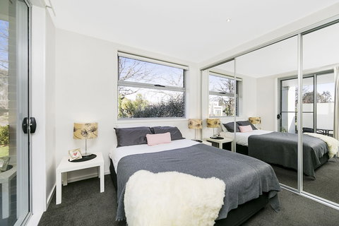 Canberra Furnished Accommodation - Darwin Tourism 5