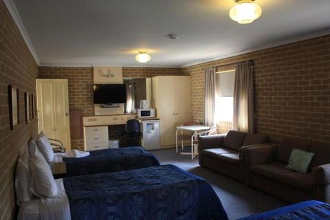 Grand Manor Motor Inn - Queanbeyan - Darwin Tourism 6