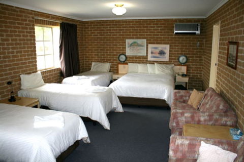 Grand Manor Motor Inn - Queanbeyan - Darwin Tourism 5