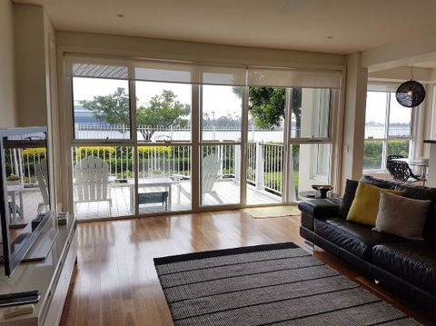 Beau Monde Apartments Newcastle Harbourside Apartment - Darwin Tourism 3