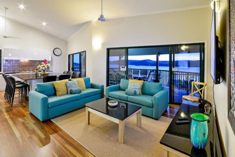 NEWLY BEAUTFULLY RENOVATED 16 The Casuarina 3 Bedroom House With 180 Degree Ocean Views - Darwin Tourism 6