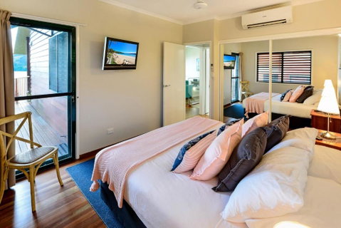 NEWLY BEAUTFULLY RENOVATED 16 The Casuarina 3 Bedroom House With 180 Degree Ocean Views - Darwin Tourism 1
