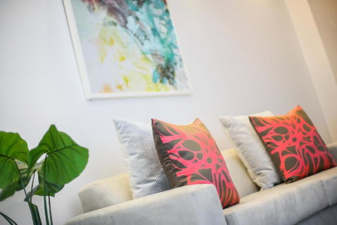 A Comfy & Central 2BR Apt Near Flinders Station - Darwin Tourism 1