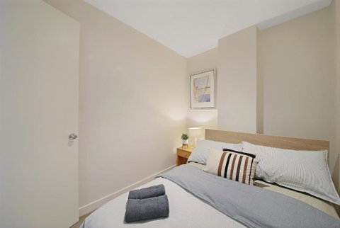 A Comfy & Central 2BR Apt Near Flinders Station - Darwin Tourism 6
