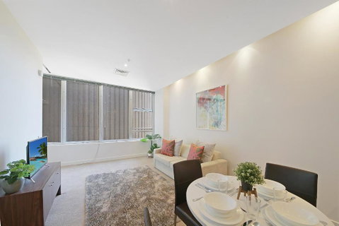 A Comfy & Central 2BR Apt Near Flinders Station - Darwin Tourism 5