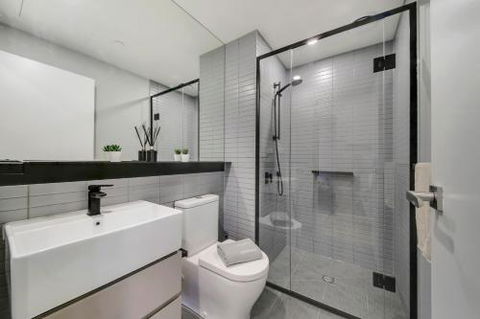 A Modern 2BR Apt 5 Min Walk To Melbourne Central - Darwin Tourism 2