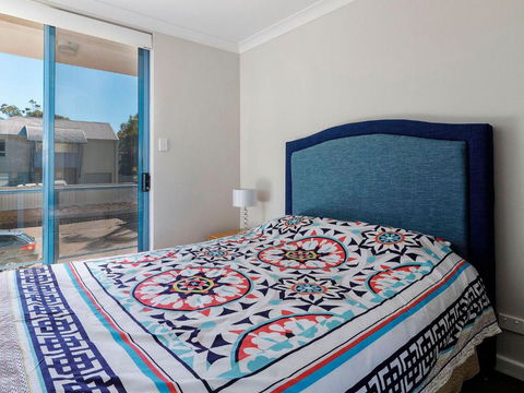 Across The Road From The Beach! - Darwin Tourism 3