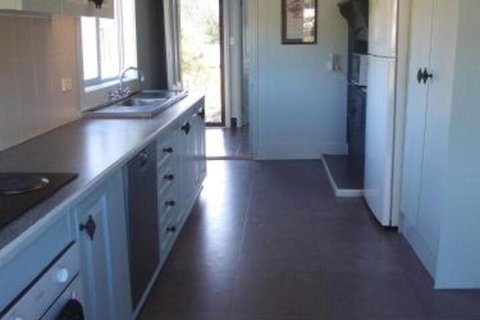 Old Schoolmasters Cottage On The Barrington River - Darwin Tourism 5