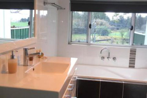 Old Schoolmasters Cottage On The Barrington River - Darwin Tourism 4