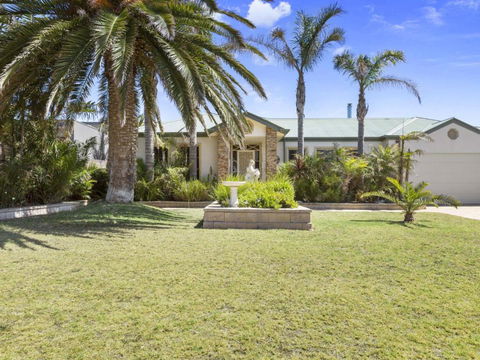 DIAMOND BAY RETREAT SORRENTO - Darwin Tourism 5
