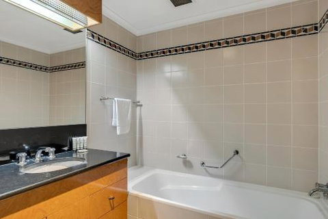 DREAM HARBOUR VIEW 2 BRM / GYM POOL & PARKING - Darwin Tourism 1