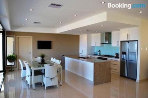 Eagles Nest - Darwin Tourism 5