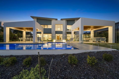 Luxury Canal Front Holiday House Raptor Pde Banksia Beach - Darwin Tourism 0