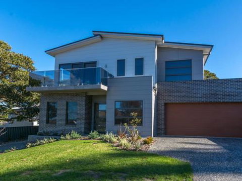 COASTLINE Boat Harbour Gerringong 4pm Check Out Sundays - Darwin Tourism 6