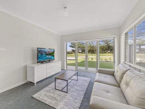 SEA MIST Gerringong 4pm Check Out Sundays - Darwin Tourism 2