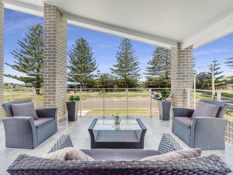 SEA MIST Gerringong 4pm Check Out Sundays - Darwin Tourism 1