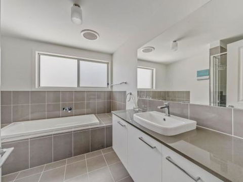 SEA MIST Gerringong 4pm Check Out Sundays - Darwin Tourism 5