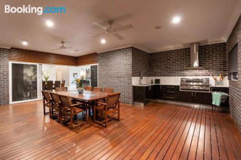Wentworth Estate 5 Bedroom Luxury Home Sleeps 12 - Darwin Tourism 5