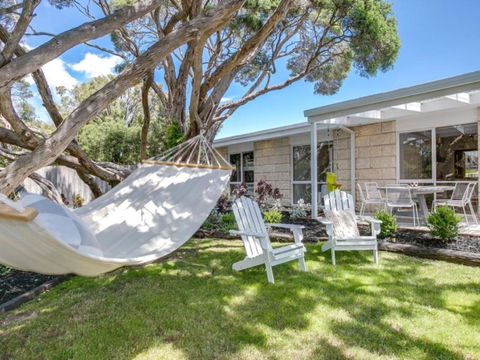 Stunning Sorrento Escape With Pool - Darwin Tourism 5